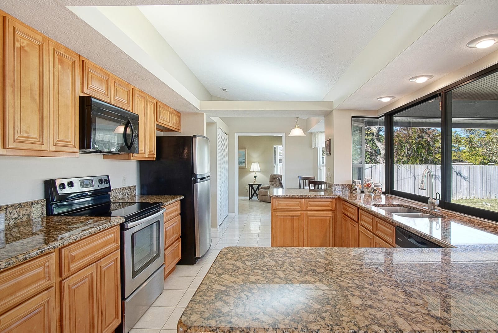121 SE Lakehurst Drive — photo 9