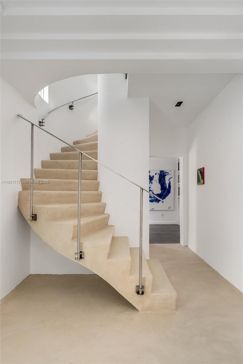 3325 Pine Tree Drive — photo 2