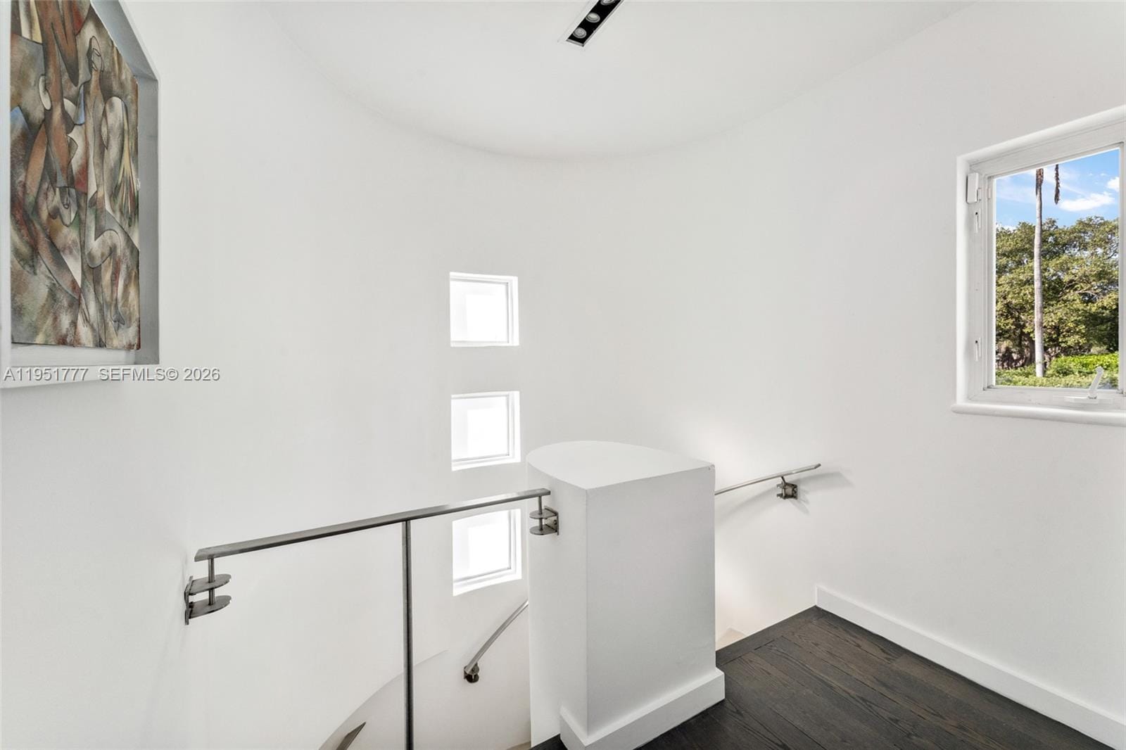 3325 Pine Tree Drive — photo 12