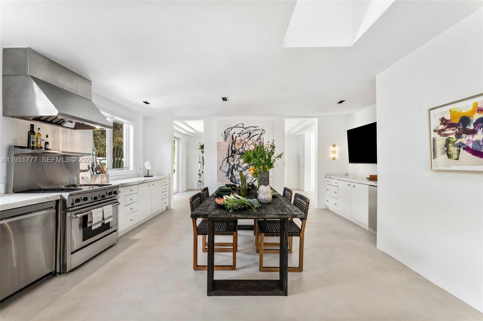3325 Pine Tree Drive — photo 5
