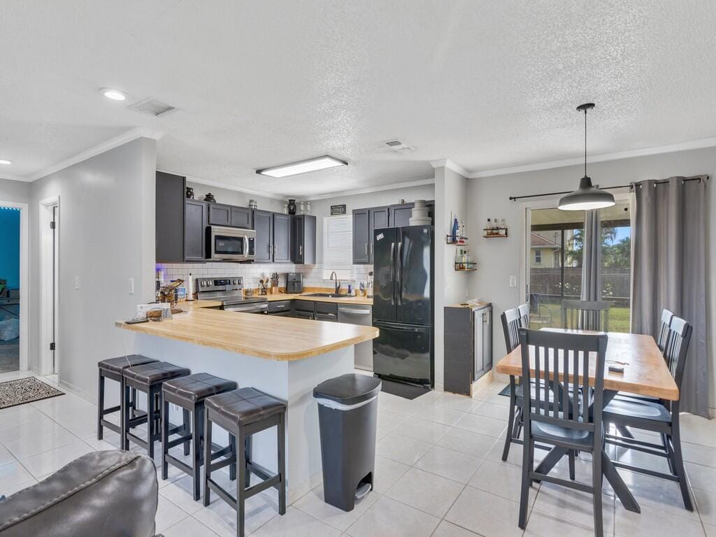 542 SE Faith Terrace — photo 3