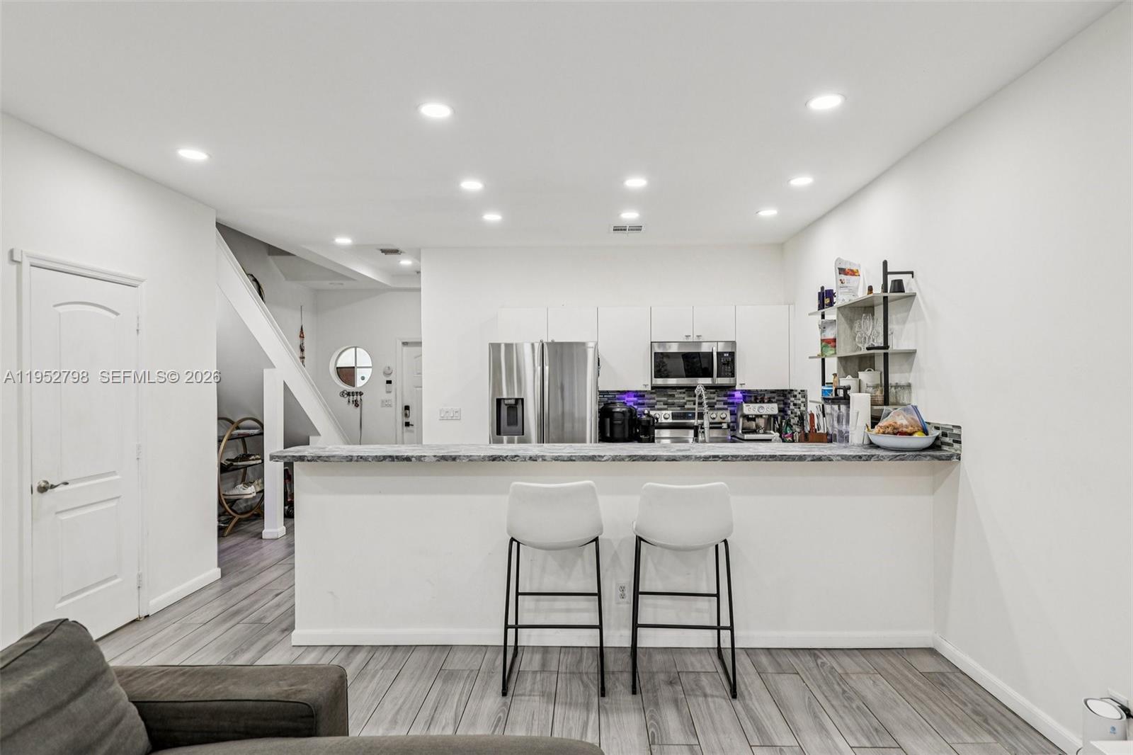 2307 Washington Street 5 — photo 2