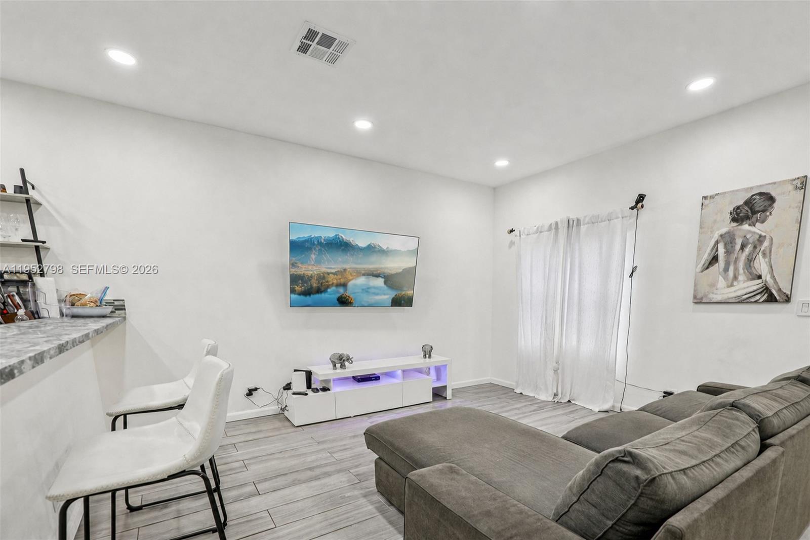 2307 Washington Street 5 — photo 10