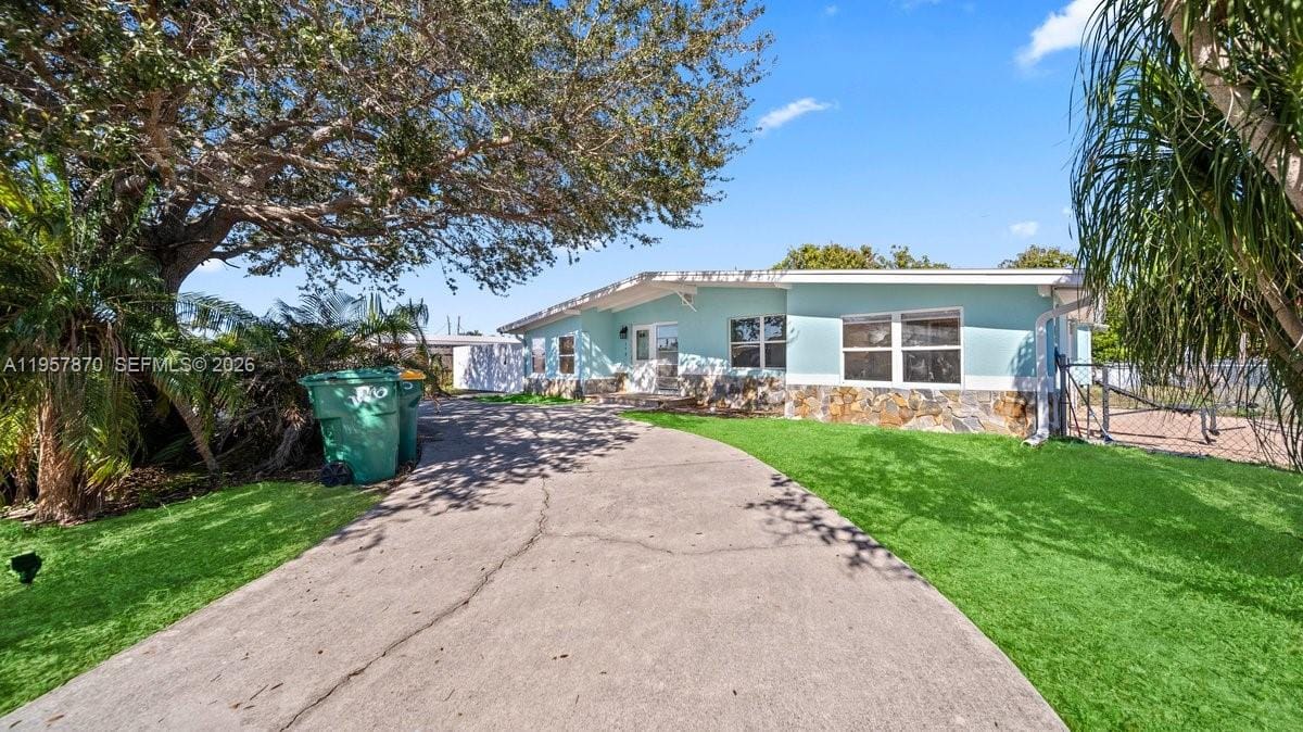 170 Poinsettia Circle NE — photo 1