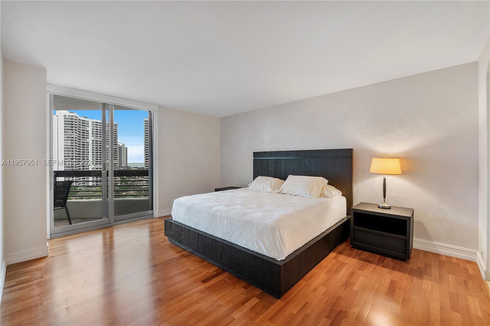 3500 Mystic Pointe Drive 1407 — photo 11
