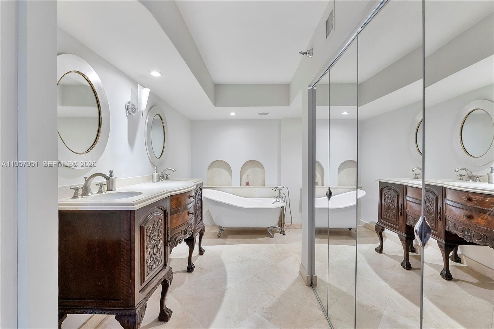 3500 Mystic Pointe Drive 1407 — photo 7