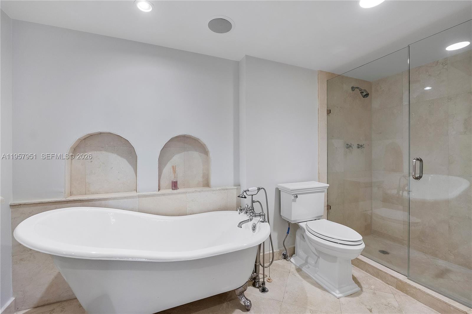 3500 Mystic Pointe Drive 1407 — photo 8