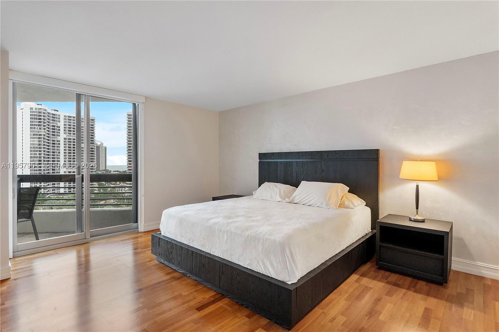 3500 Mystic Pointe Drive 1407 — photo 10