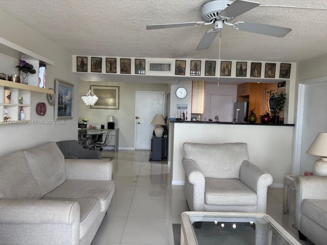 2821 N Miami Beach Boulevard 3L, North Miami Beach, FL 33160