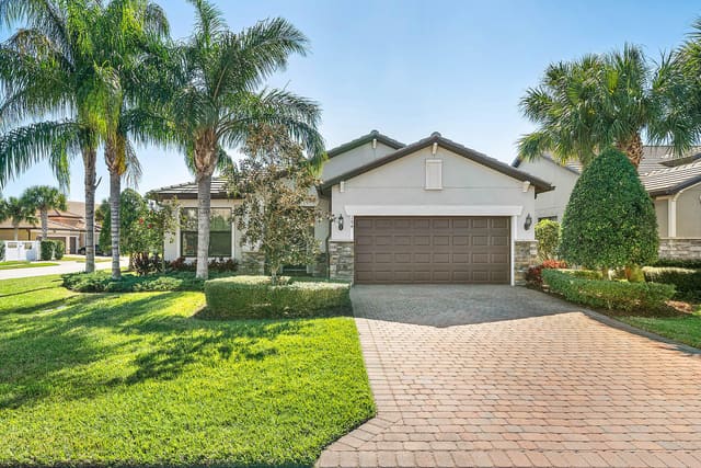194 SE Courances Drive, Port St. Lucie, FL 34984