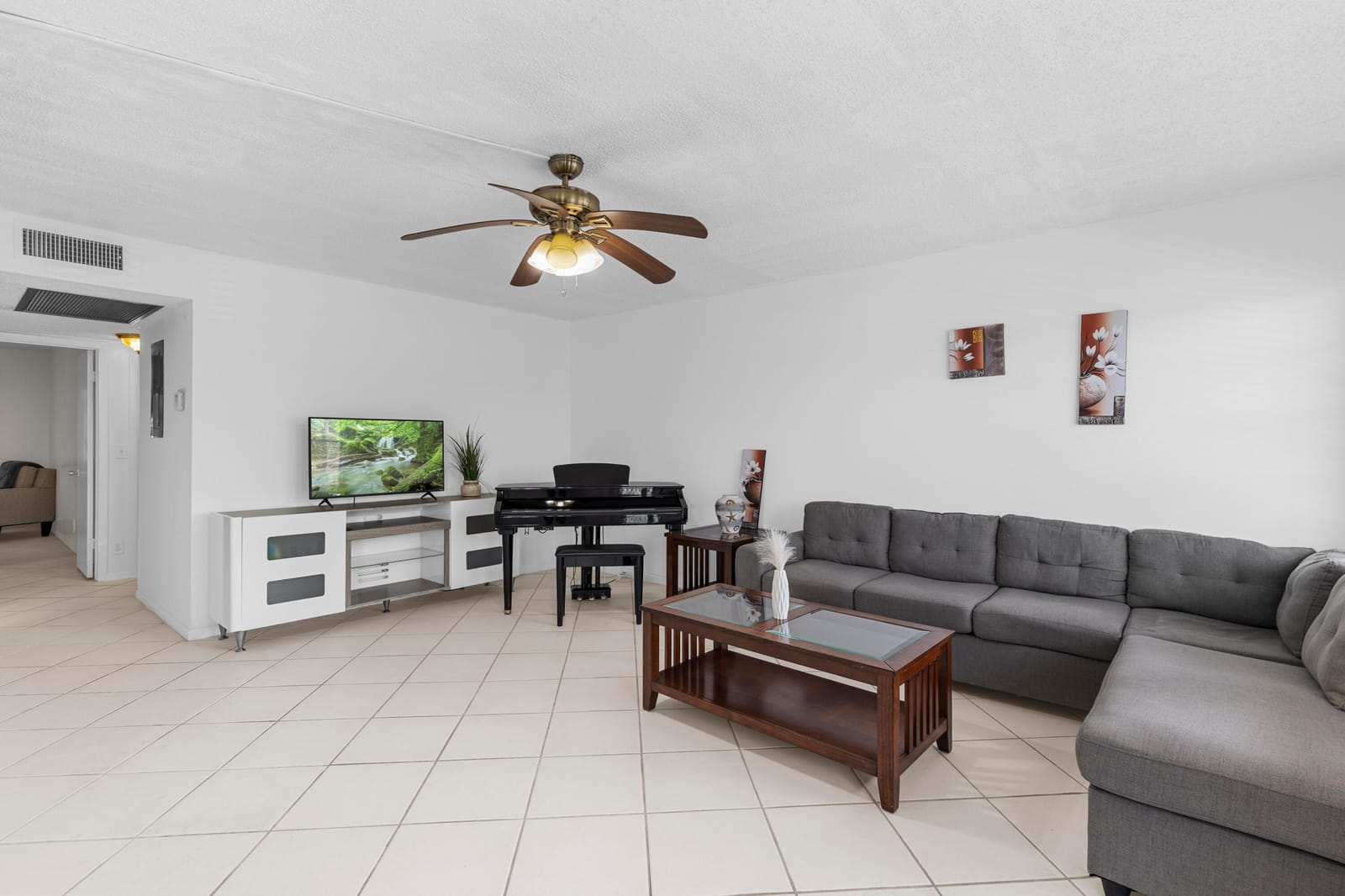 3028 Harwood D — photo 1