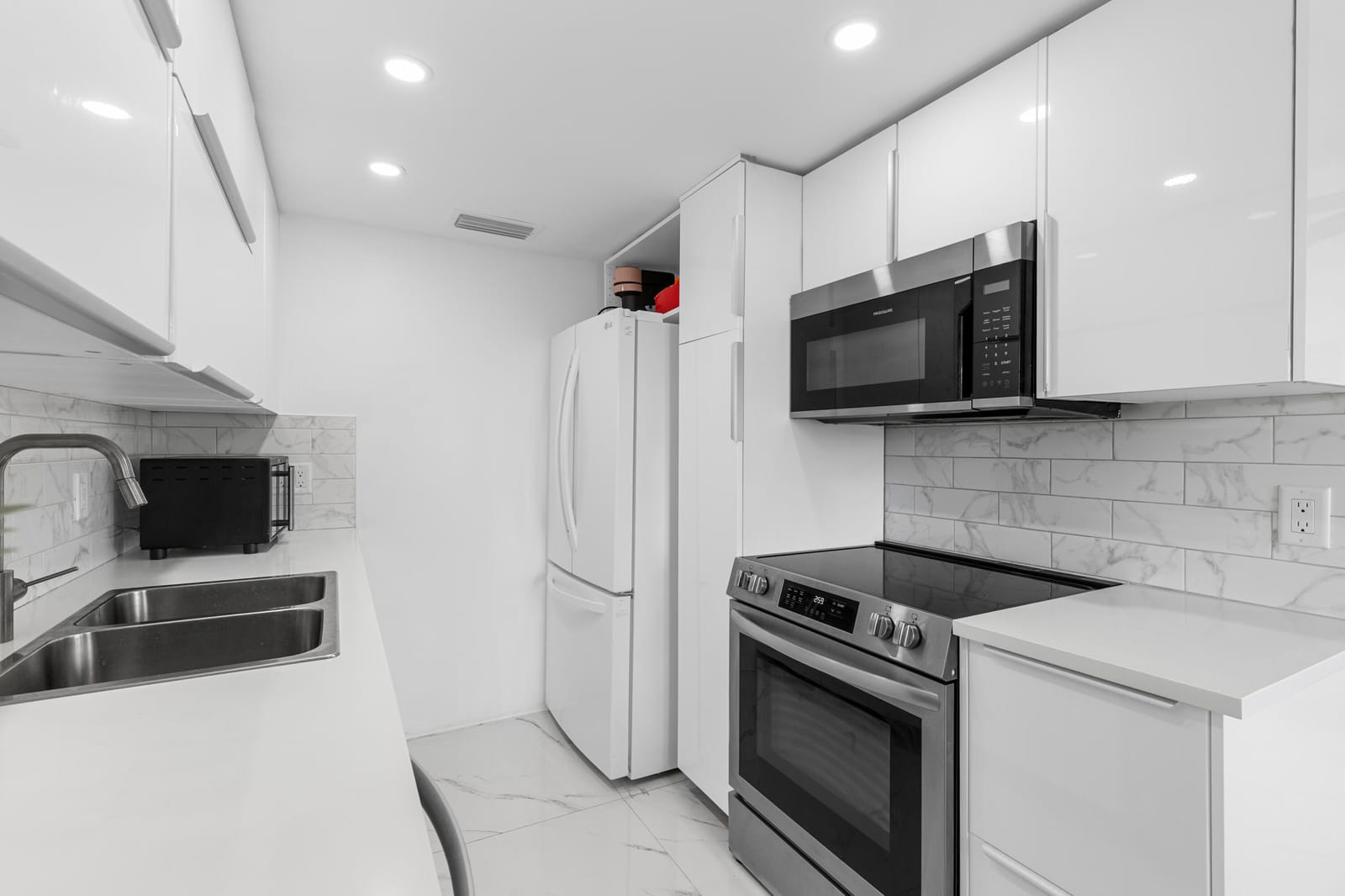 3028 Harwood D — photo 10