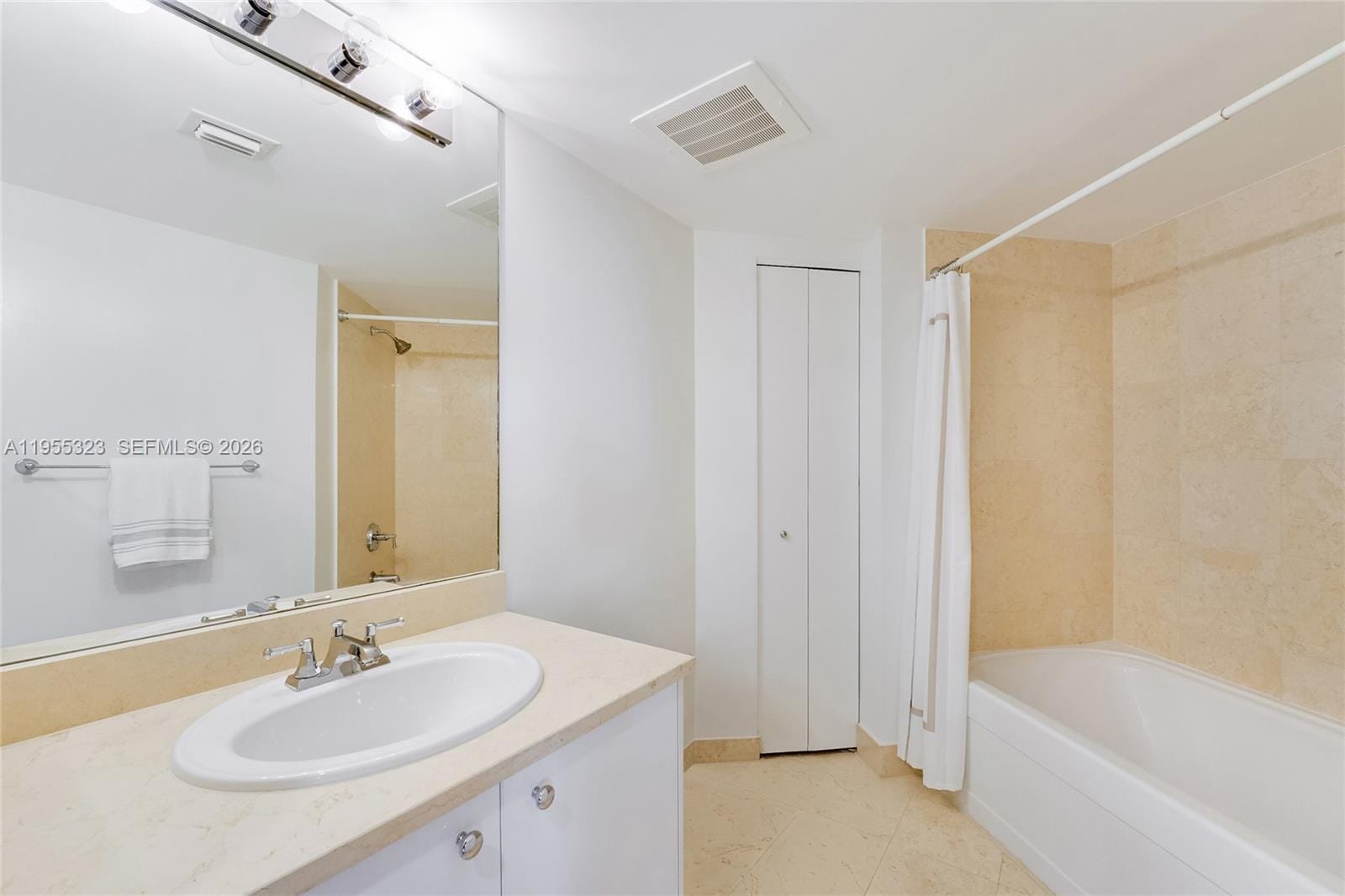 19900 E Country Club Drive 702, Aventura, FL 33180 photo 13
