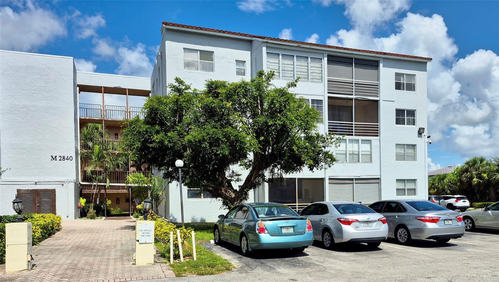 2840 Somerset Drive 208m — photo 1