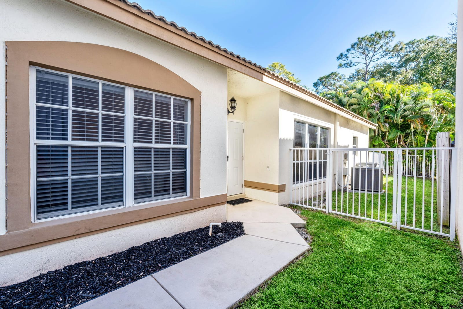 7616 Colony Palm Drive — photo 3