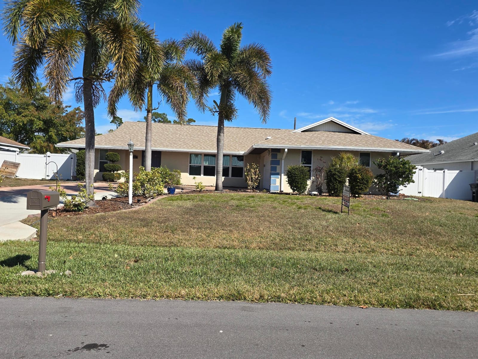 1011 SE Spinnaker Avenue — photo 2