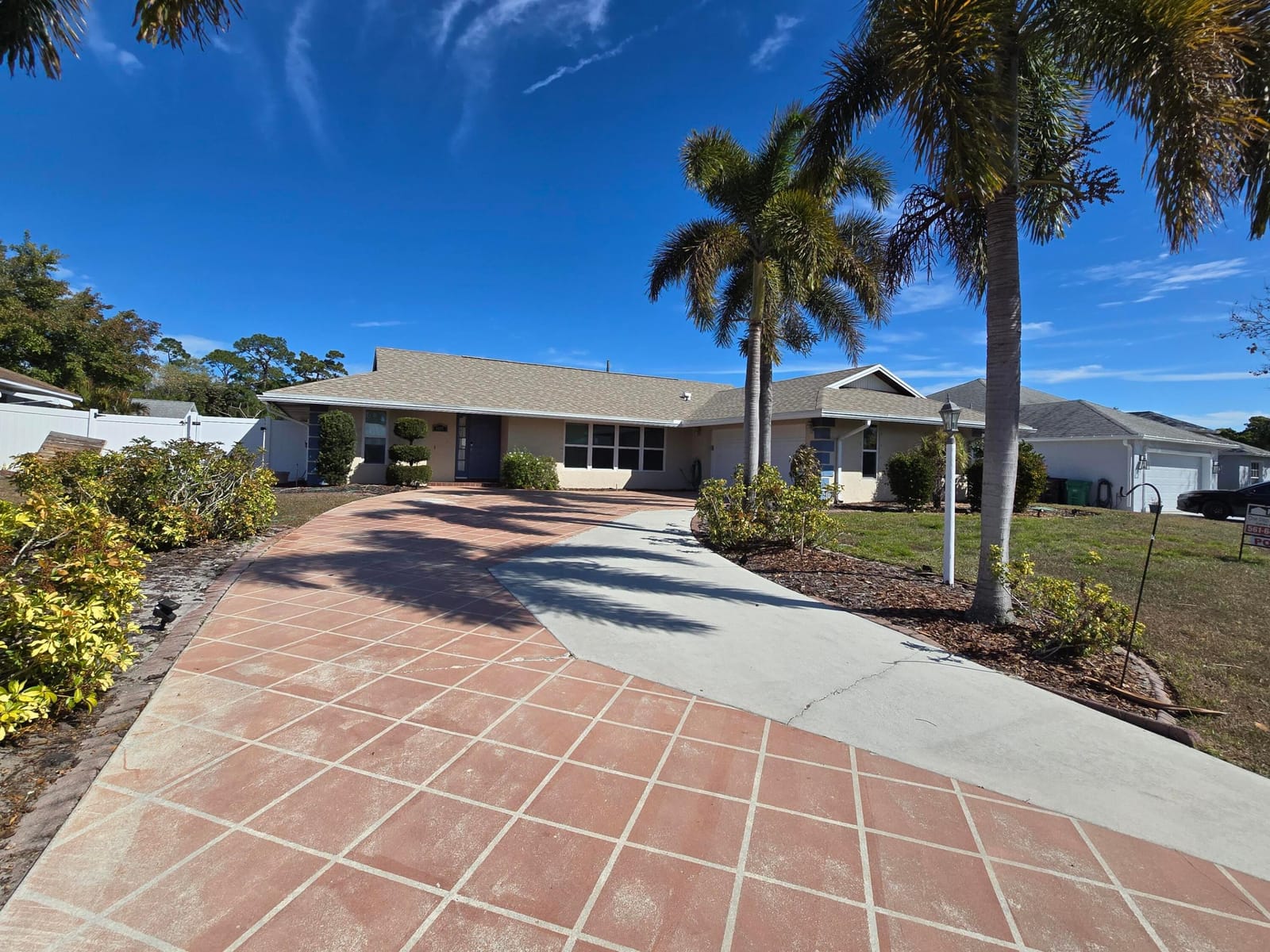 1011 SE Spinnaker Avenue — photo 4