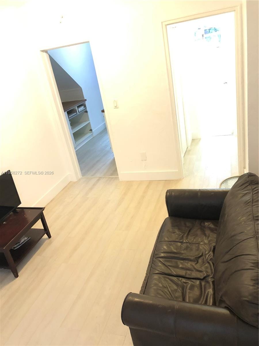 8340 Crespi Boulevard 19 — photo 9