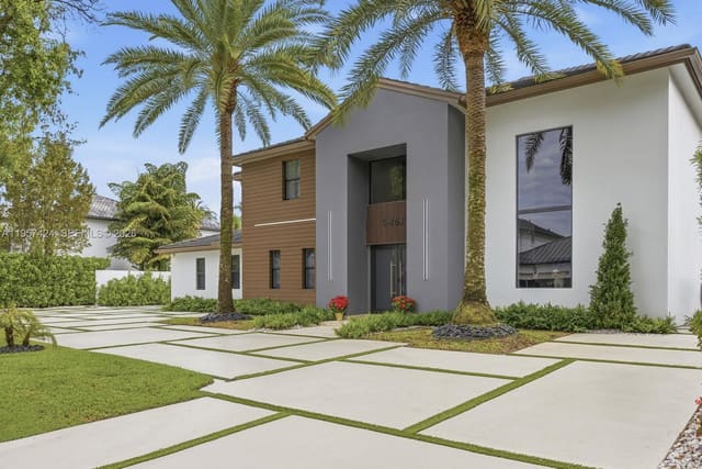 9467 NW 54th Doral Cir Lane, sold in Doral Estates Villas, Doral, FL