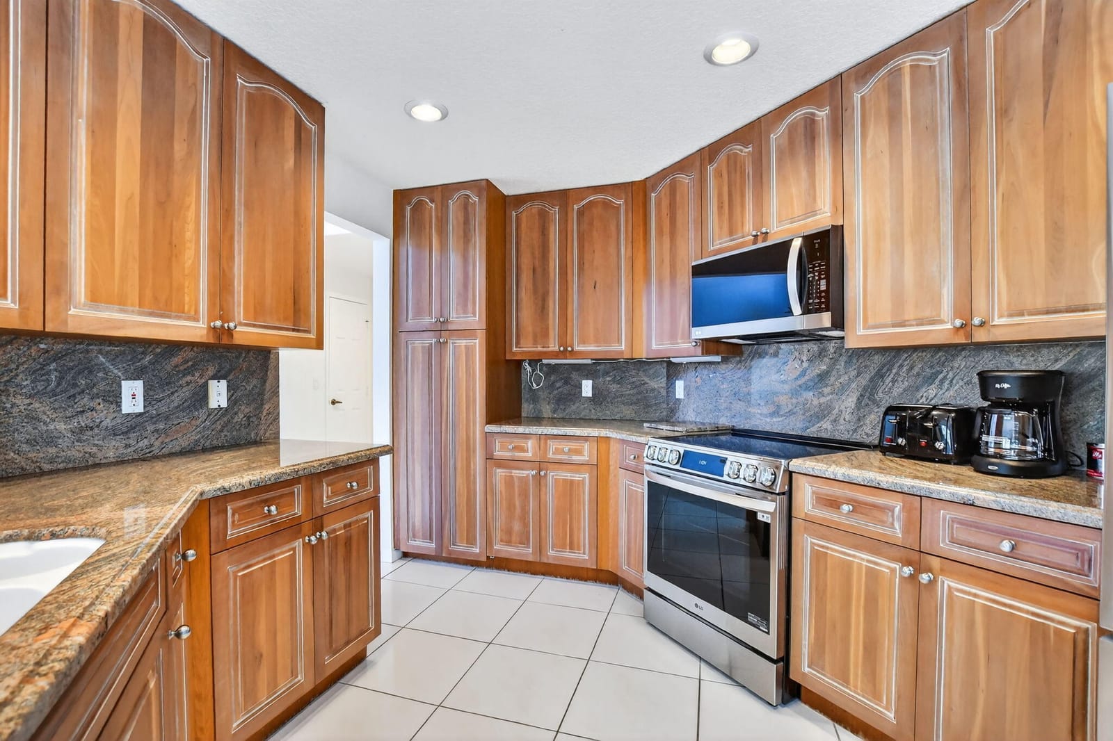 23429 Rakelle Circle — photo 7