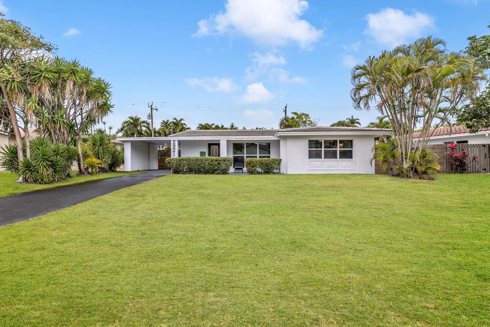 3 bedroom home for sale at 2921 53rd, Lighthouse Point, FL 33064 — $825,000