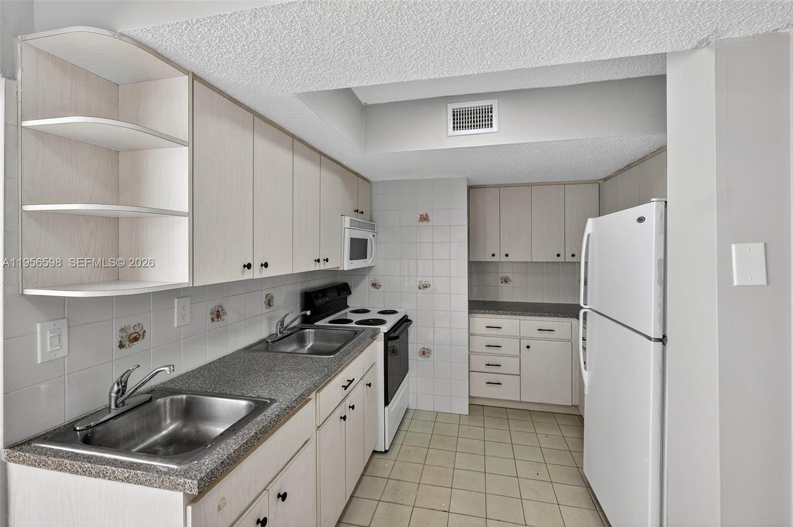 2924 Collins Avenue 501 — photo 12