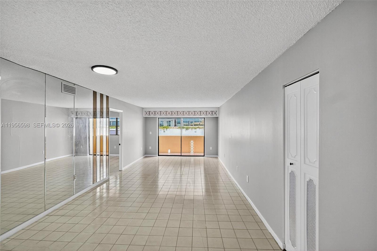 2924 Collins Avenue 501 — photo 3