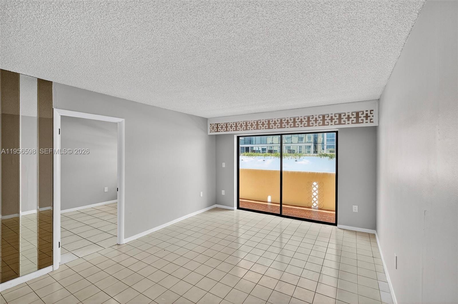 2924 Collins Avenue 501 — photo 4