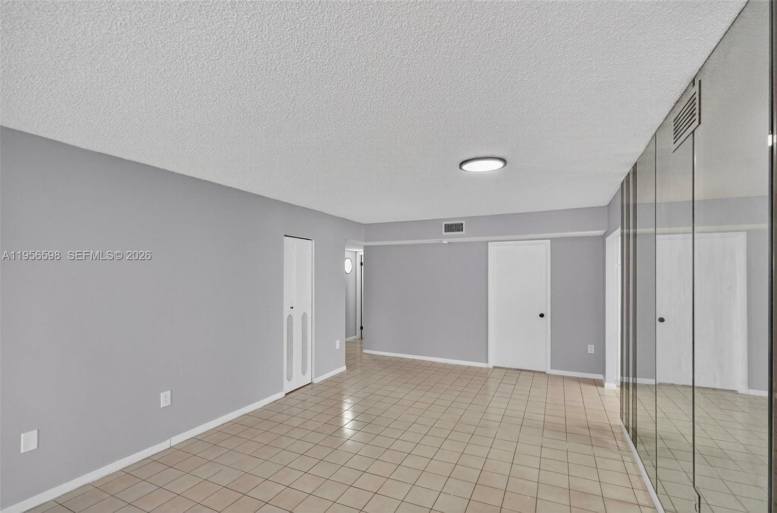 2924 Collins Avenue 501 — photo 10