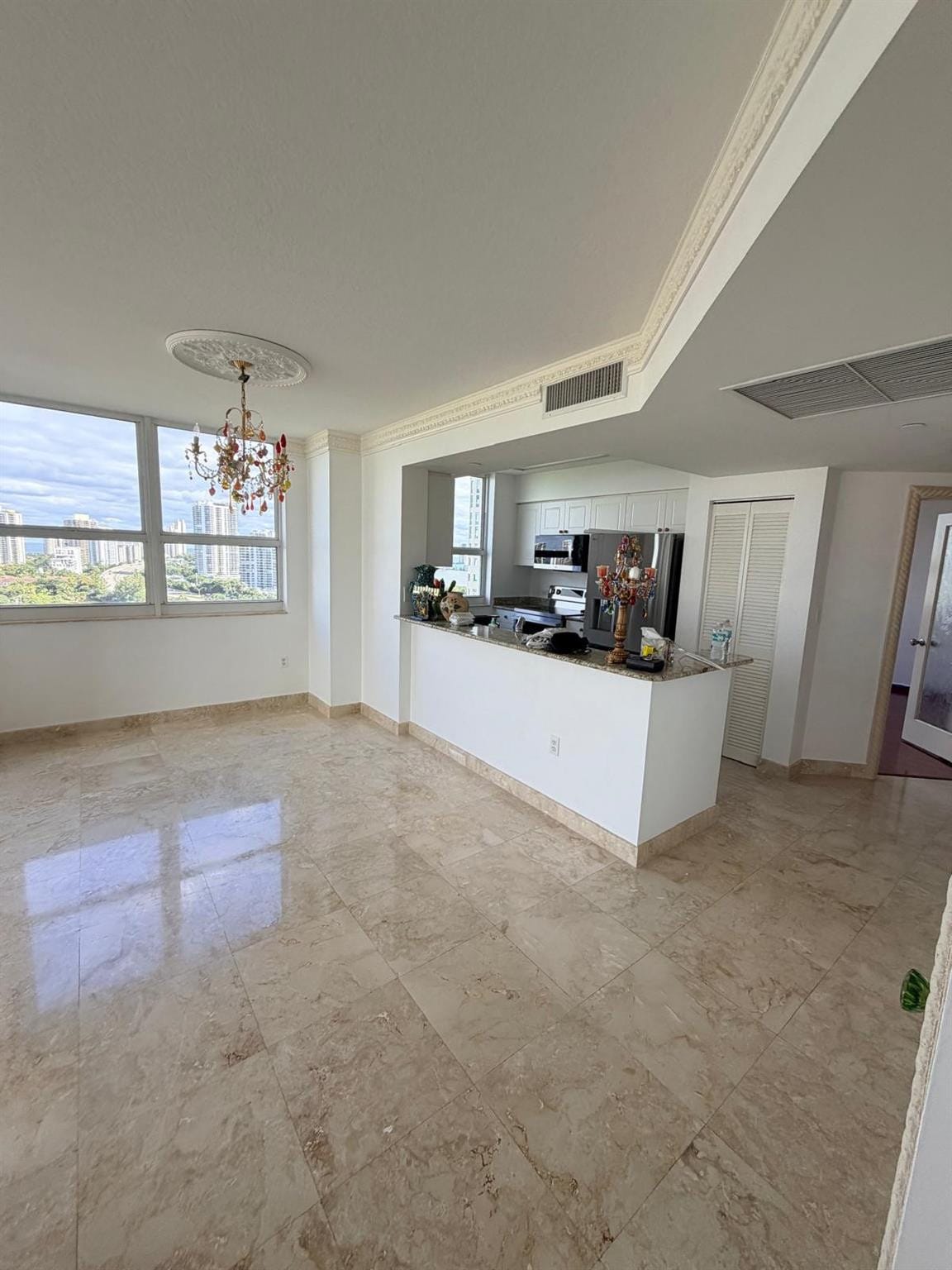 19501 W Country Club Drive 1814, Aventura, FL 33180 photo 2