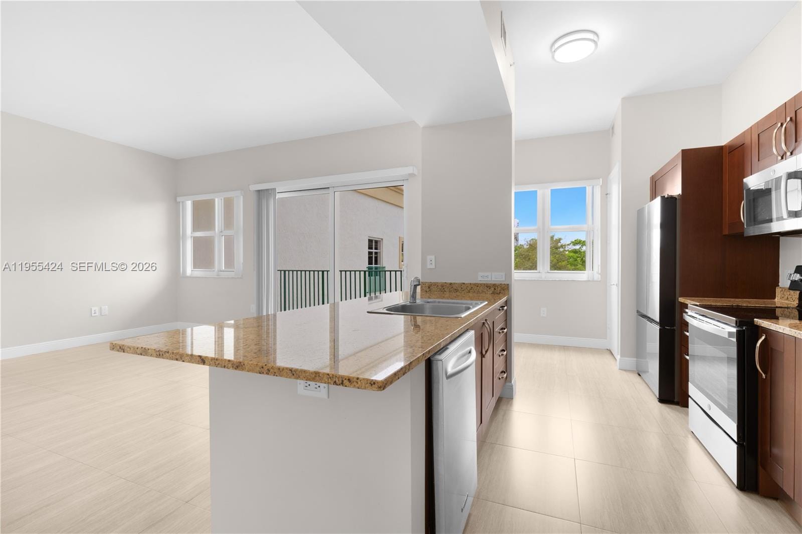 20000 E Country Club Drive 402 — photo 12