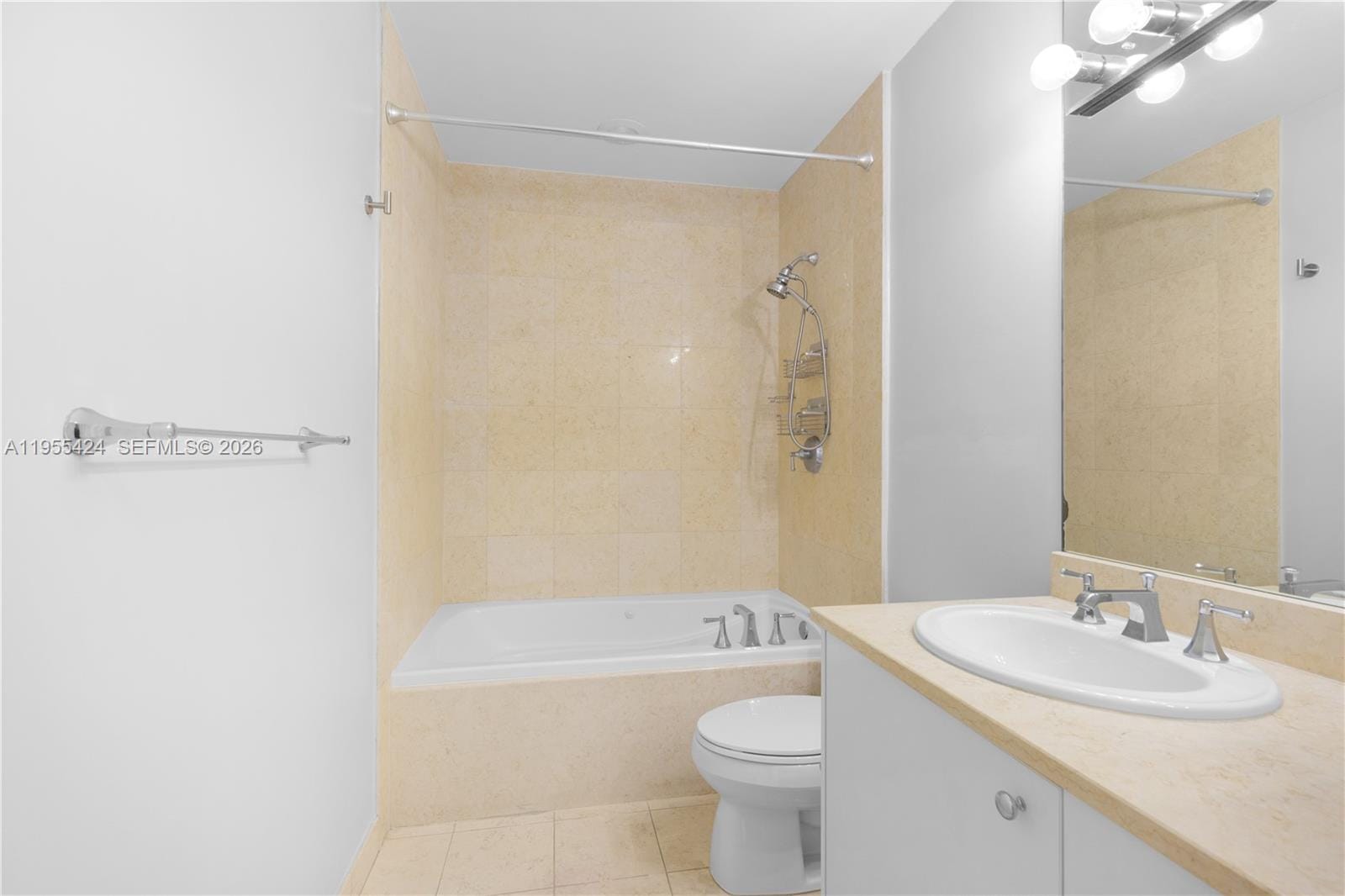 20000 E Country Club Drive 402, Aventura, FL 33180 photo 21
