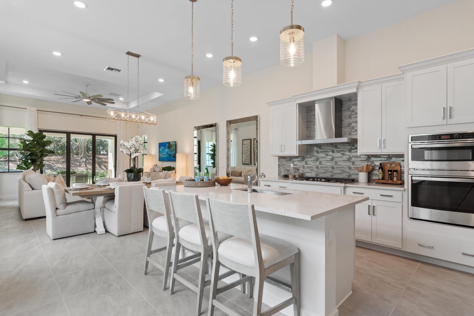 560 SE Fascino Circle — photo 1
