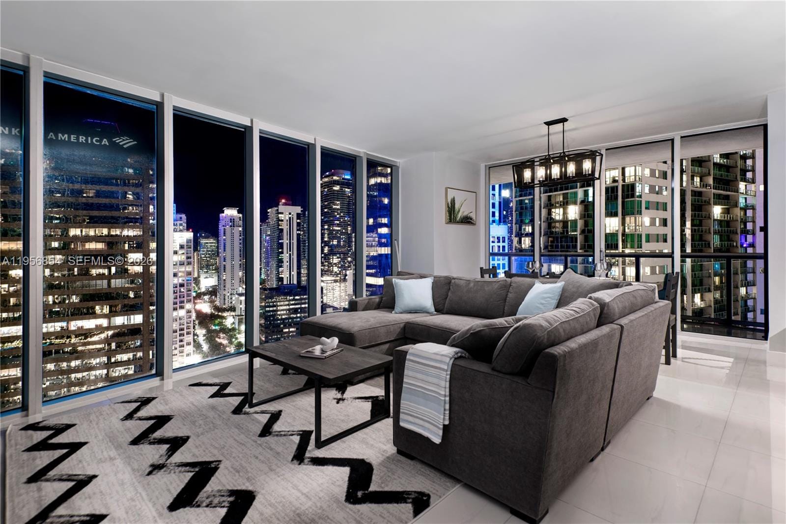 485 Brickell Avenue 3208 — photo 2