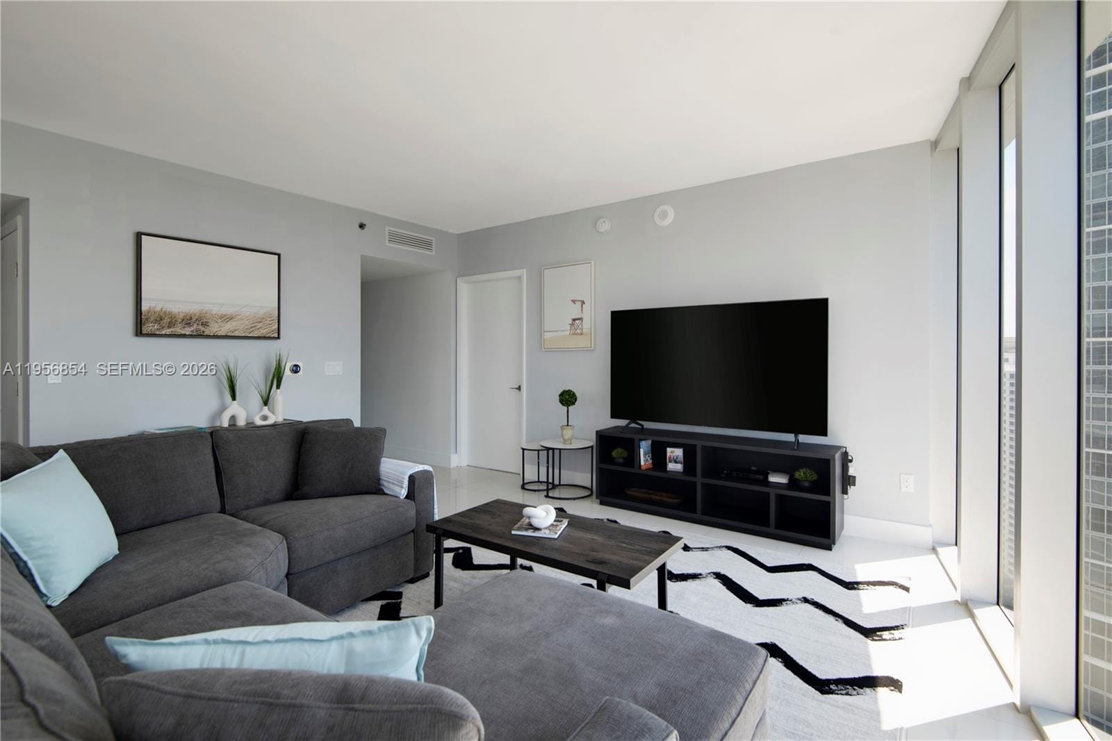 485 Brickell Avenue 3208 — photo 3