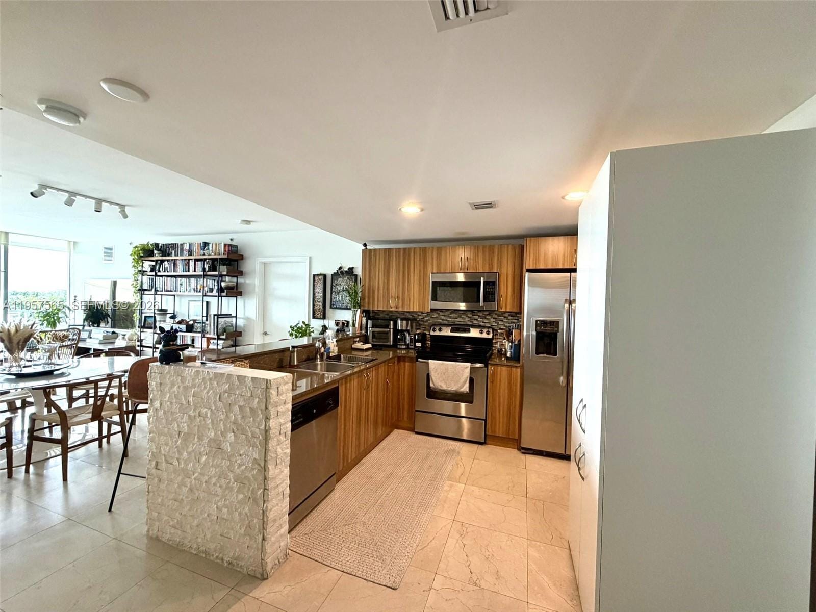 6305 Indian Creek Drive 6B — photo 3