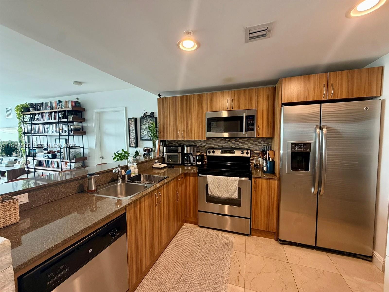 6305 Indian Creek Drive 6B — photo 5