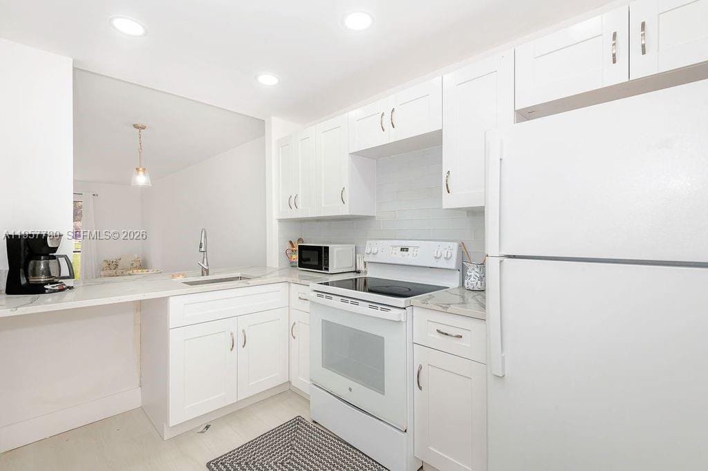 10434 Sunrise Lakes Boulevard 109, Sunrise, FL 33322 photo 2