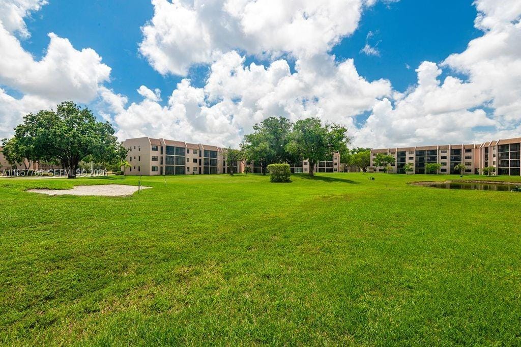 10434 Sunrise Lakes Boulevard 109, Sunrise, FL 33322 photo 23