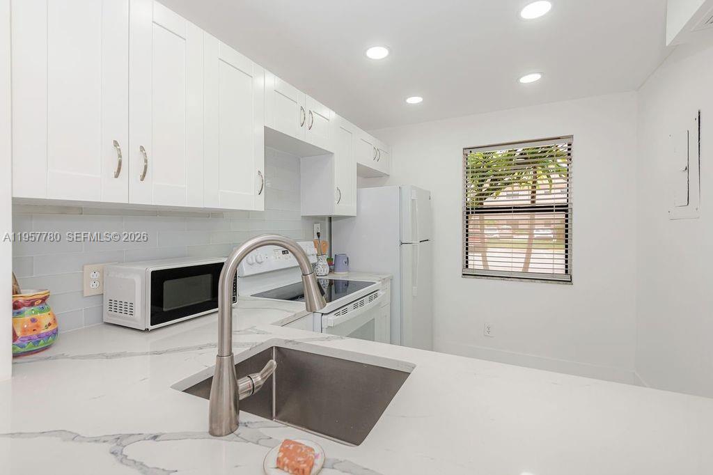 10434 Sunrise Lakes Boulevard 109, Sunrise, FL 33322, Sunrise