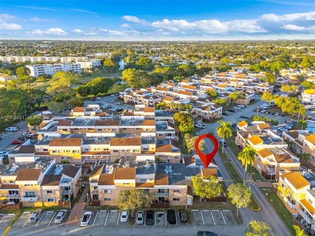 14903 SW 80th Street 101, sold in The Seasons Villas & Thms, Miami, FL