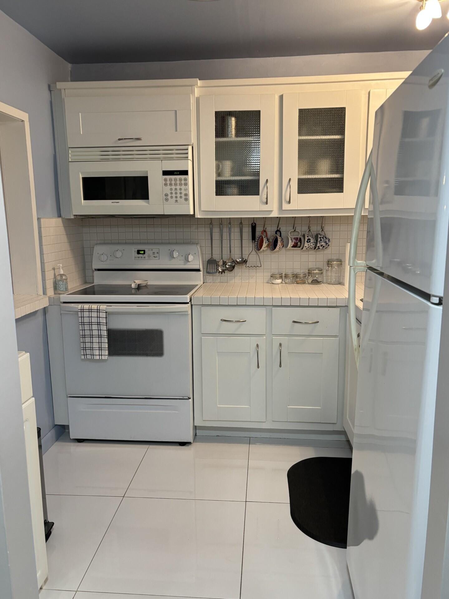 2731 N Pine Island Road 105 — photo 5
