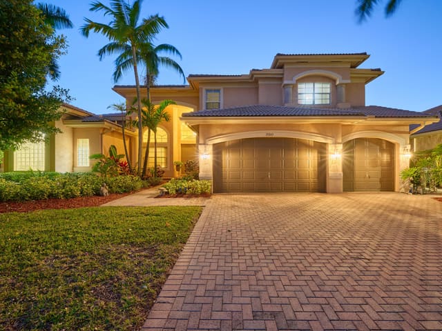 19243 S Creekshore Court, sold in Saturnia, Boca Raton, FL