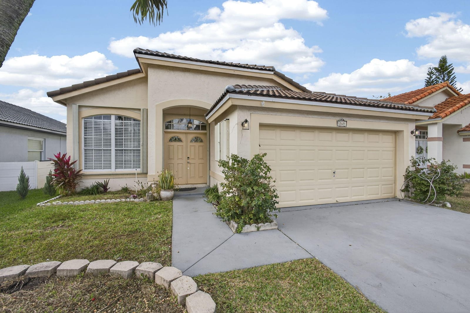 765 Lake Wellington Drive — photo 2