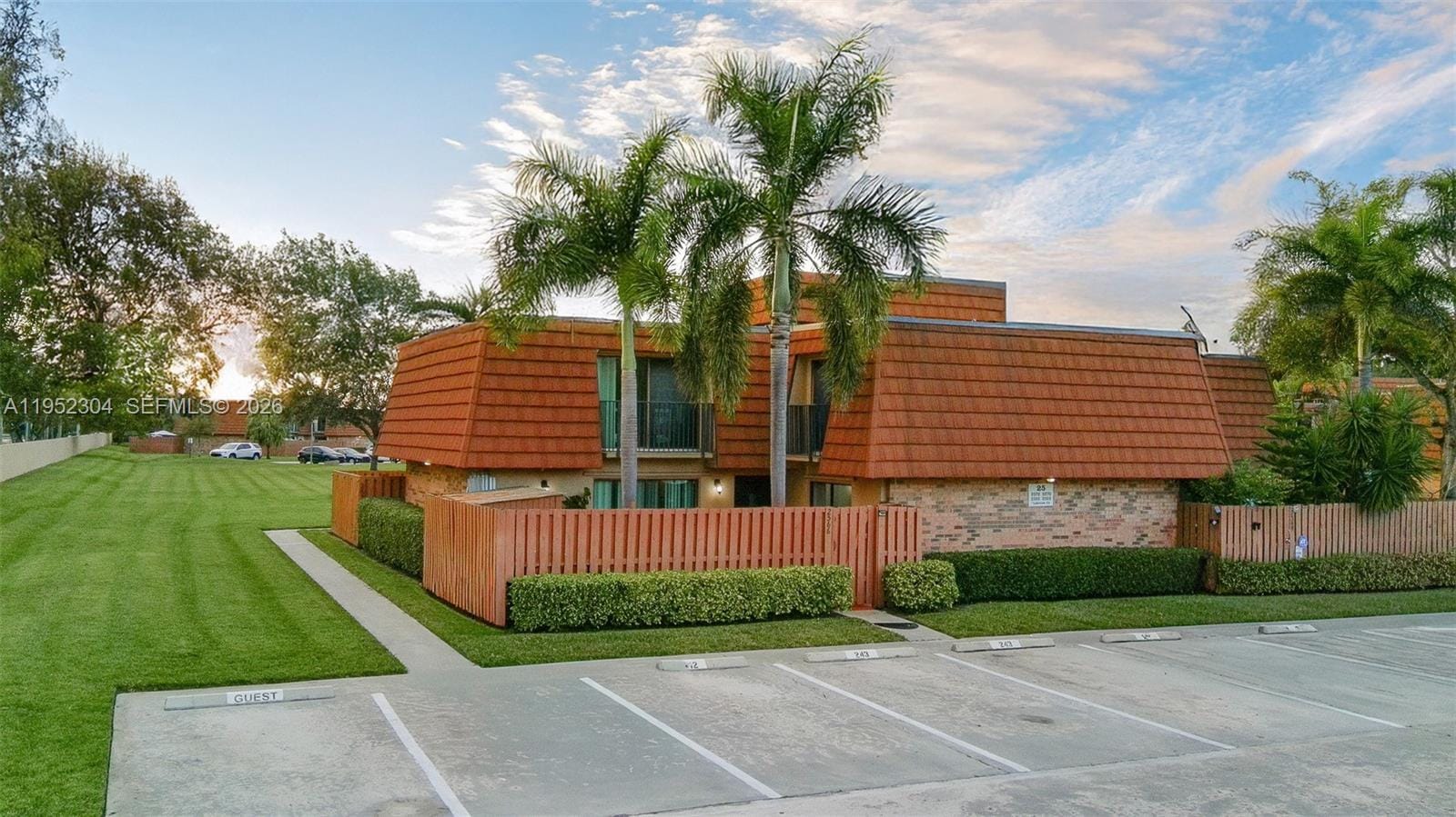 2566 Lakeview Court, Cooper City, FL 33026