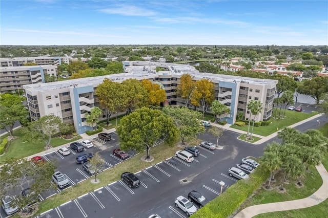 901 Colony Point Circle 123, Pembroke Pines, FL 33026