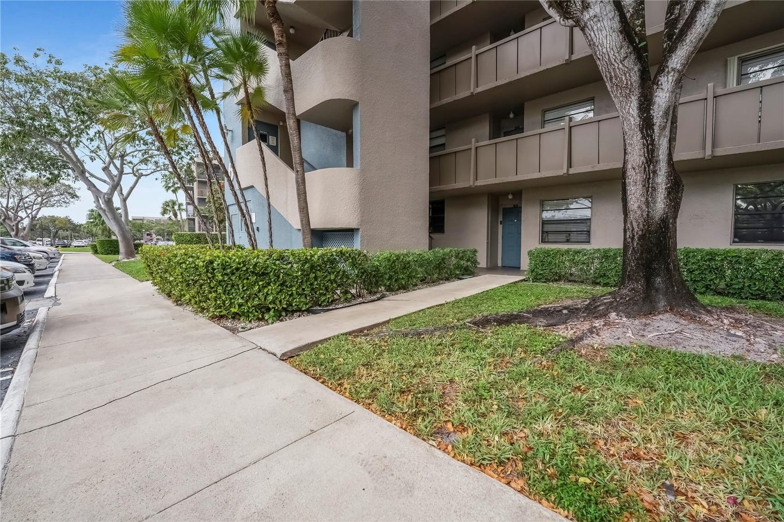 901 Colony Point Circle 123, Pembroke Pines, FL 33026 photo 2