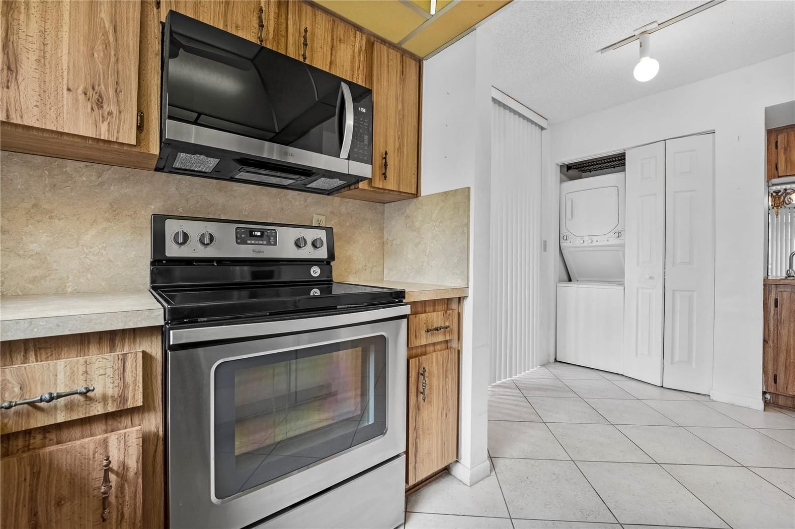 901 Colony Point Circle 123, Pembroke Pines, FL 33026 photo 13