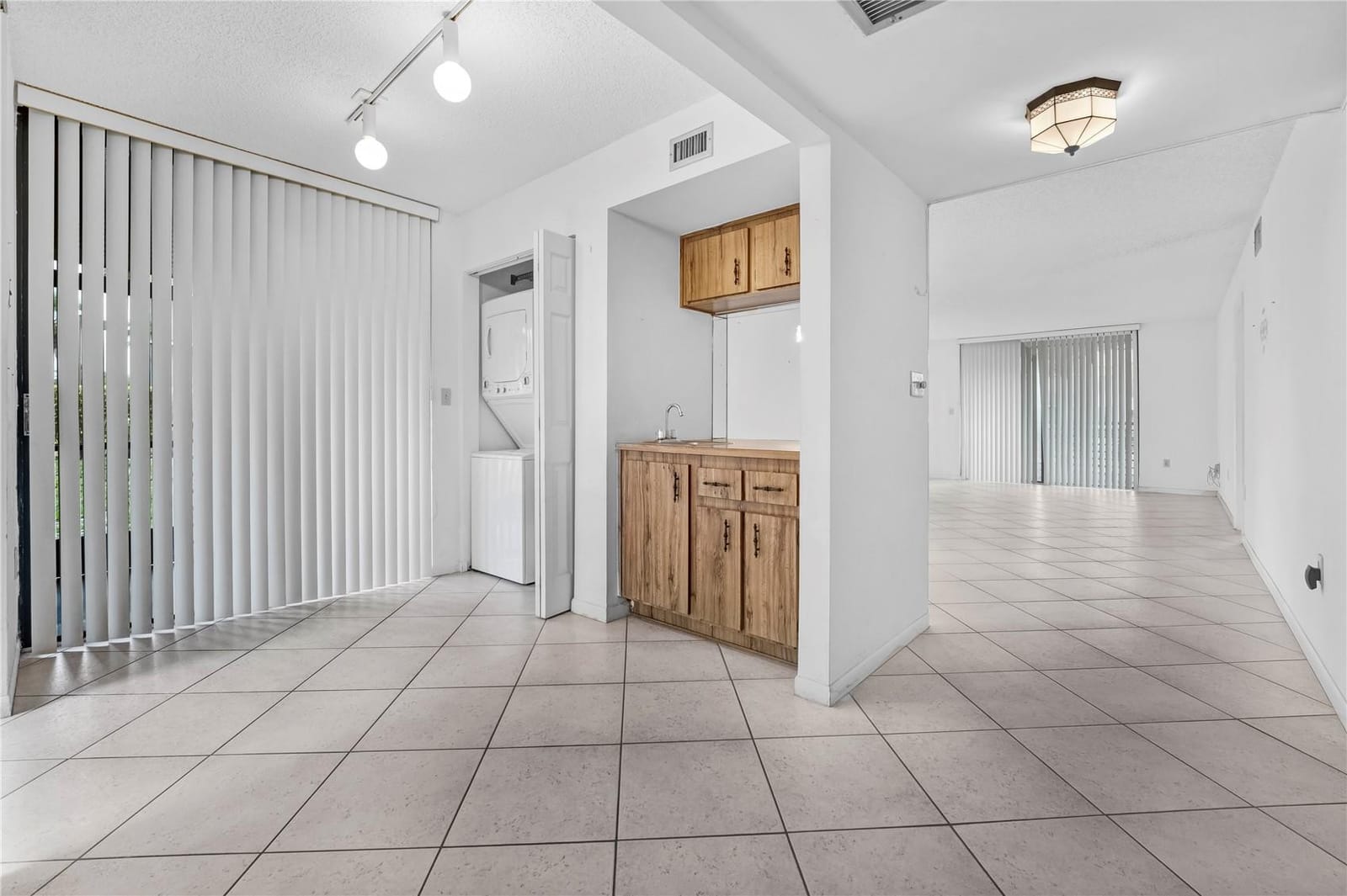 901 Colony Point Circle 123, Pembroke Pines, FL 33026 photo 16