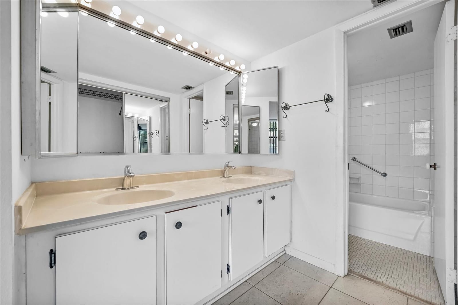 901 Colony Point Circle 123, Pembroke Pines, FL 33026 photo 20
